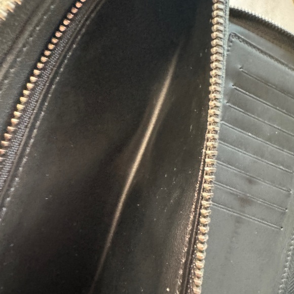 LOUIS VUITTON
Damier Graphite Zippy Vertical Wallet. Like new - Picture 7 of 9